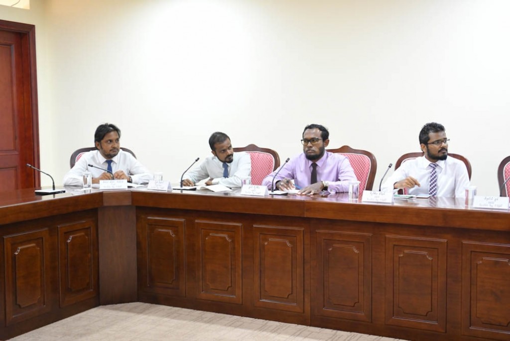 Noosverin ah masdharu haama kuran majubooru vaa maahdhaa uvaalan edhijje