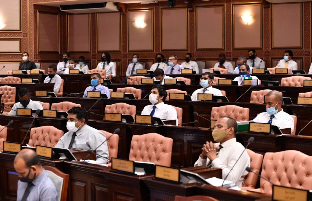 Debate begins to change government to Parliamentary System with Prime Minister and four deputies
