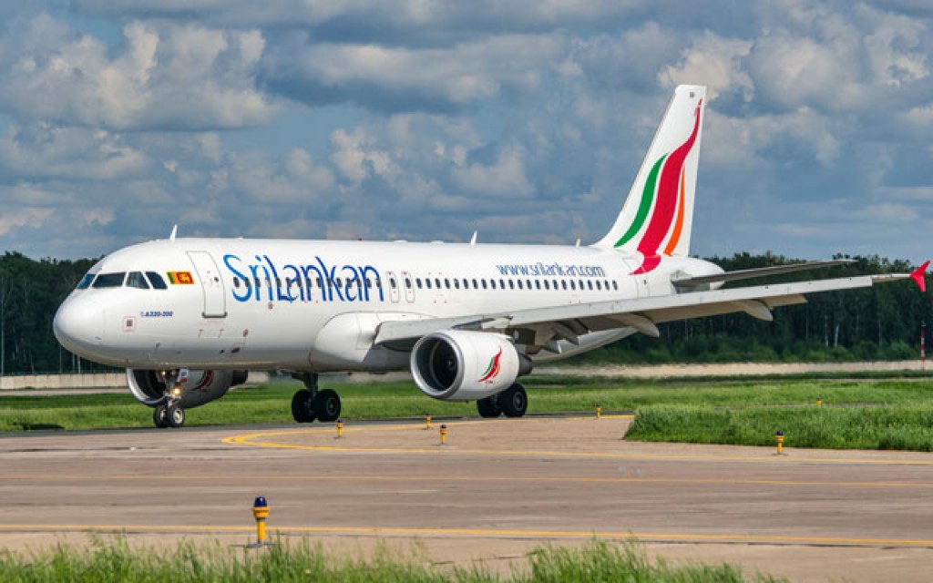 Srilankan airlines ge flight akun meedhaa fenigen flight delay kuran jehijje