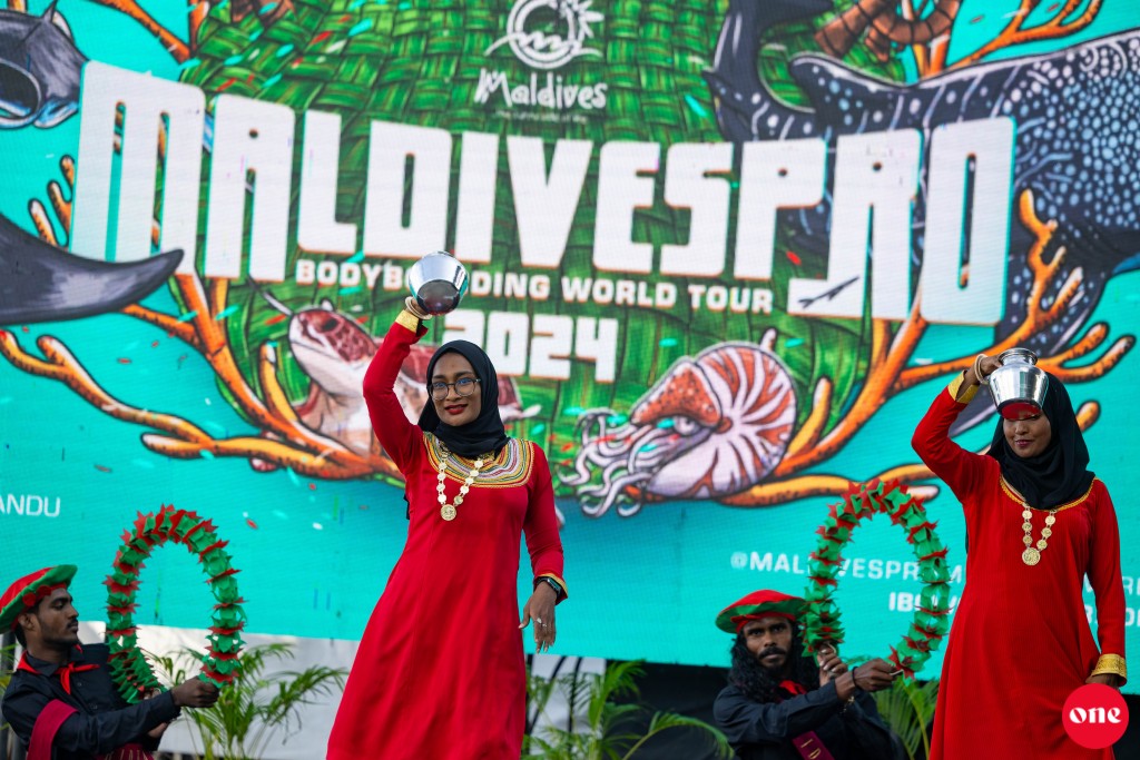 Raajjeyge fannee adhi sagaafee dhaairaa dhuniyeah promote kuran dhivehi ambassador hoadhanee  