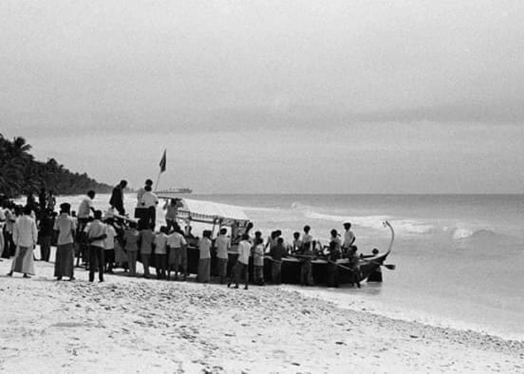 Fuvahmulaku dhareenneyve. Fuvahmulah dhaskuraasheve! Alhugandumenge msverikamuge maazee - 1