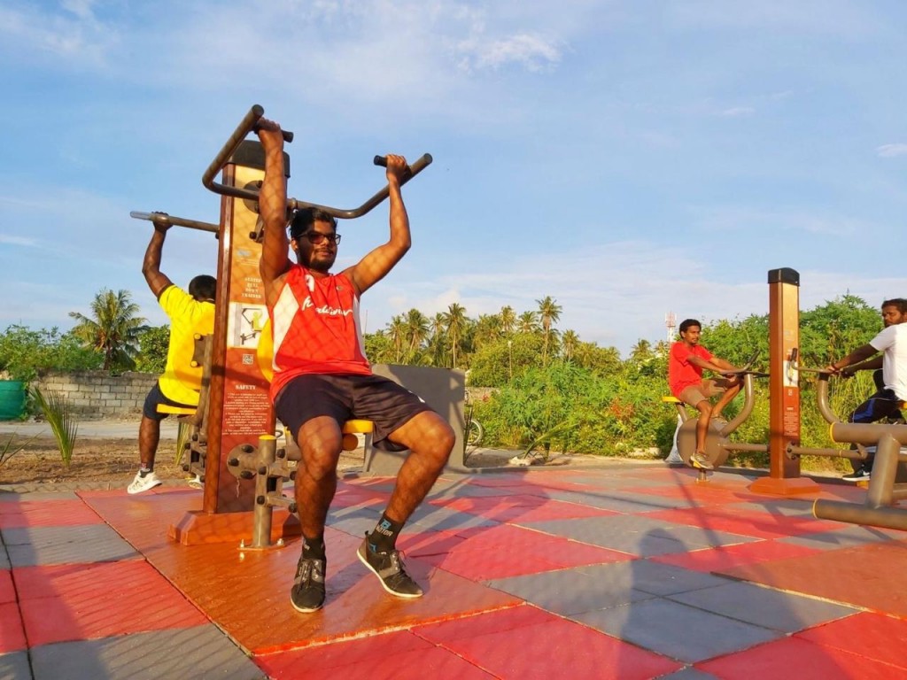 Gym thakaai kasrathu kulaasthah adhi Saloon hingun vaguthee gothun medhukandaalan angaifi