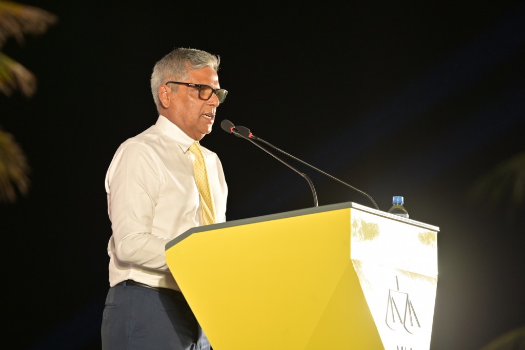 Reeko, Nasheed ah: Verikan vettunee bagaavaathakun nama, miadhu hurihaa baagheen kon'dah laigen nuhingavaane!