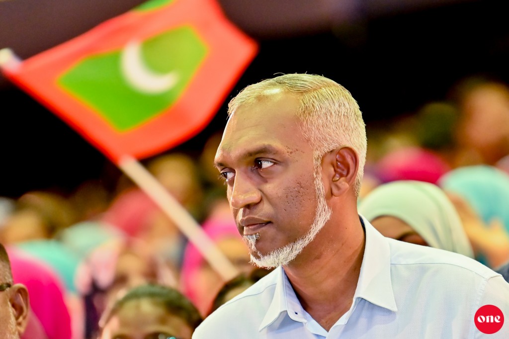 Ufahdhaanee islam dheenaai gaumiyathah iskandhey verikameh: Muizzu