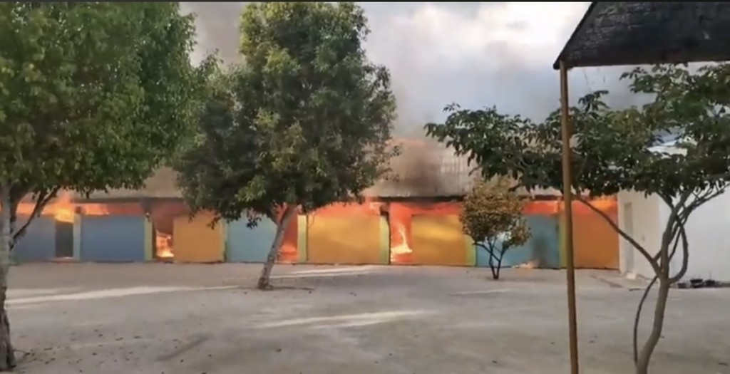 Fiyoaree School gai roave andhanee