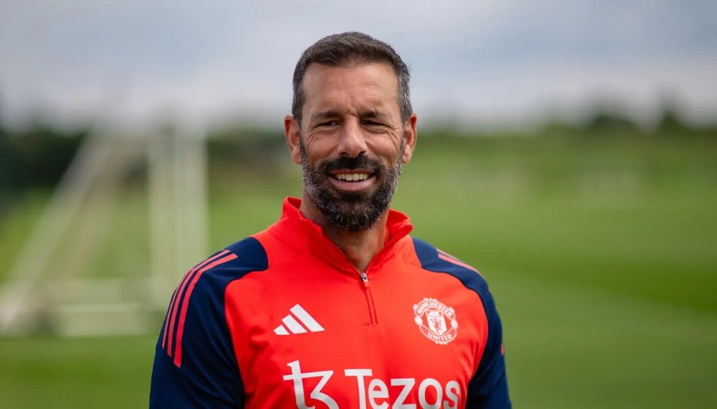 Kommeves dhuvakun United ge coach kan beynun: Nistelrooy