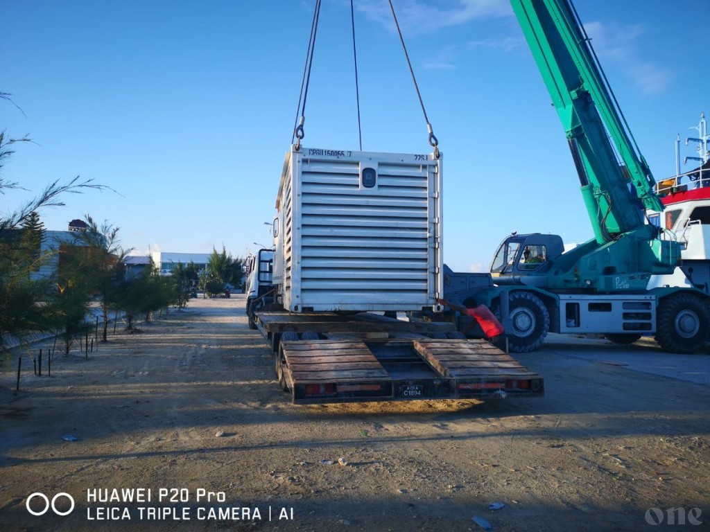 Fenaka sends generators to Makunundhoo and Thinadhoo