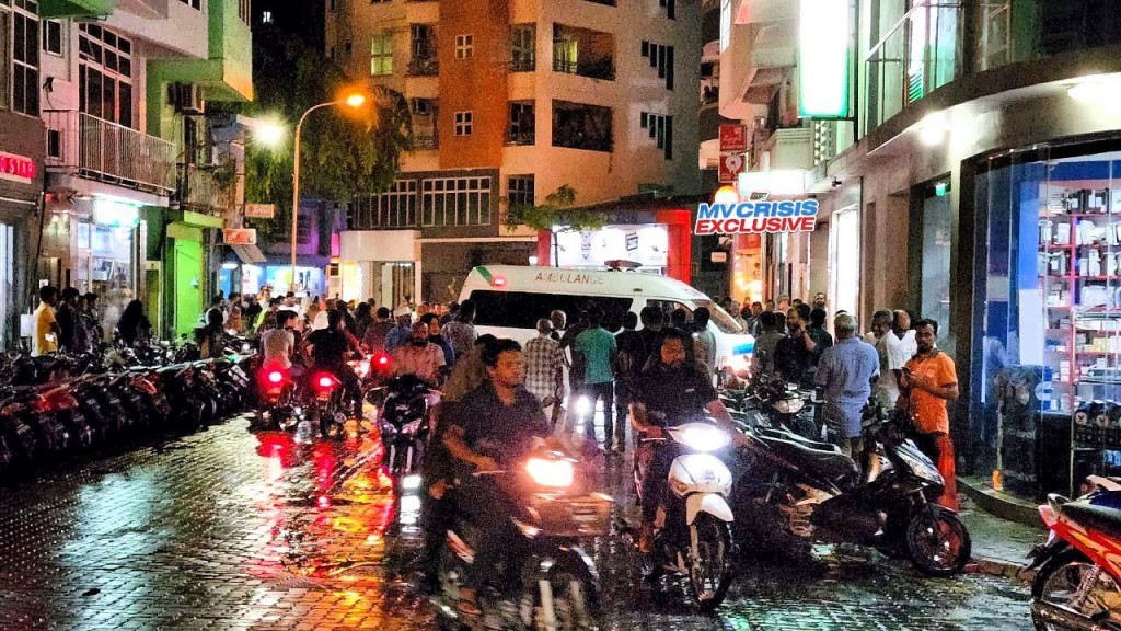 Siren alhaafai dhiya ambulance eh accident vejje, meehakah aniyaaeh nuvey