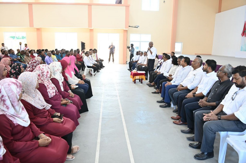 Fathuruverikamuge dhaairaage ithuru vazeefaathakah, Nilandhoo falhutherein ithuru 2 rah hikkaane: Raees
