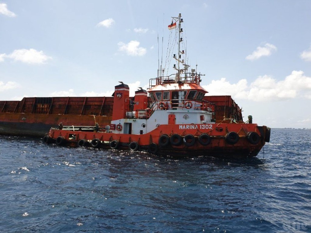 MNDF provides assistance to a tug boat taking in water