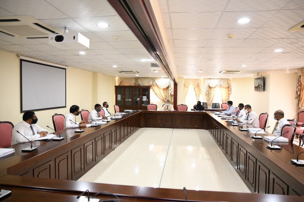 Bodufinolhaai Thilafushi gai hingi kanthathakaa gulhigen 5 muahssasaa eh Majilis Committee ah haaziru kuranee