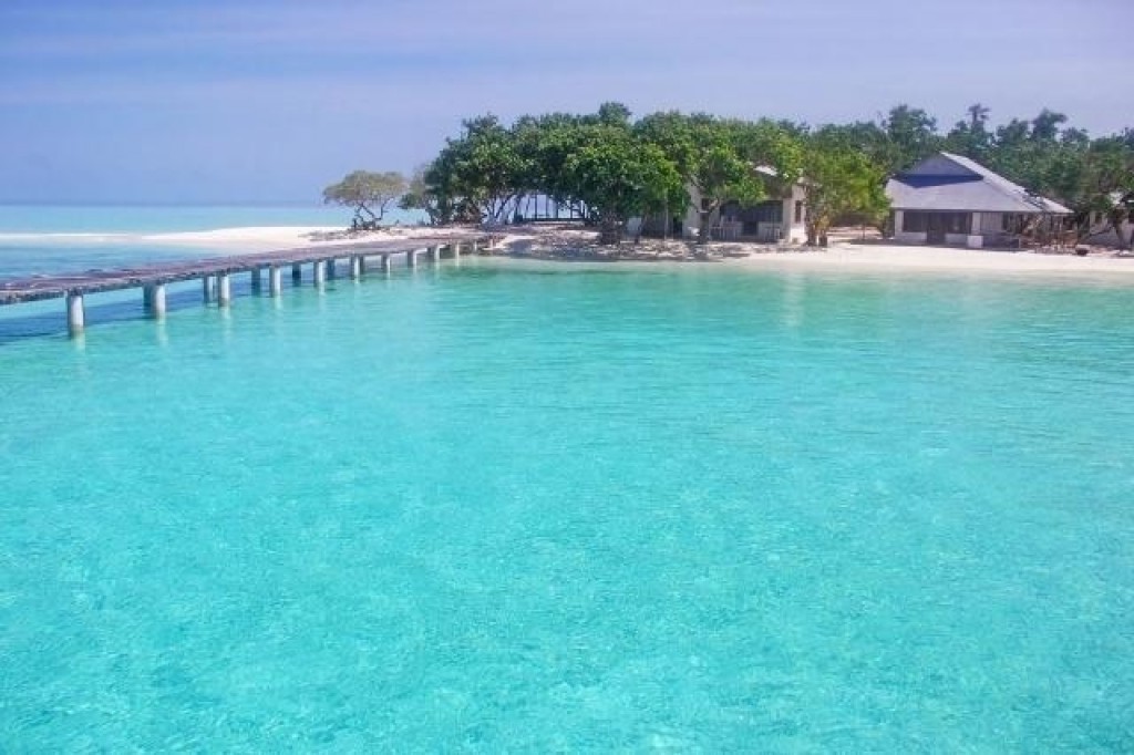Anbaraa aai Hulhidhoo V. atholhu councilah negumah ninmaifi