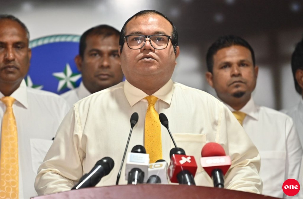 Committee thah ekulavailumah dheven oiy dhuleh dheefin: Aslam