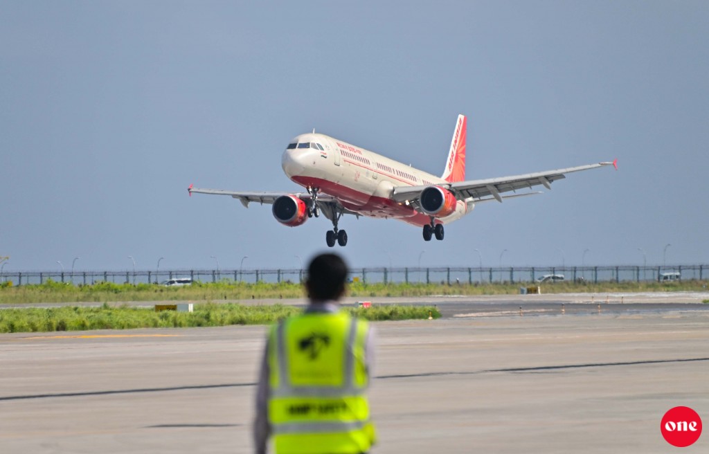#OnePhoto : Vaccine ge furathama shipment genaun, ummeedheh!