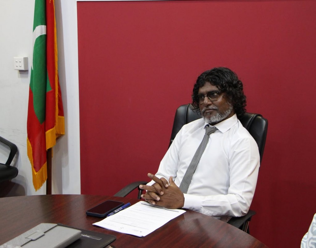Broadcom ge naibu raees Fazeen ah jinsee furassaaraige thuhumathu, majilis inn massala balanee