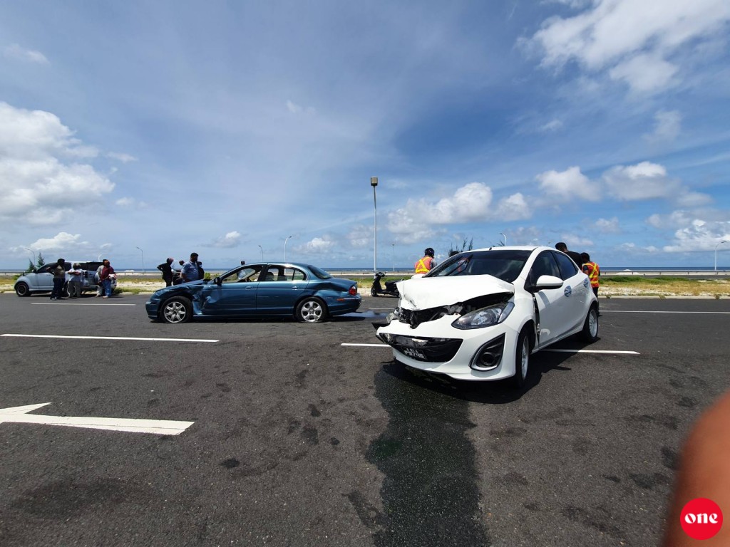 Highway gai baaru speed gai dhuvvaafai dhiya car eh accidentve 2 meehakah aniyaa vejje