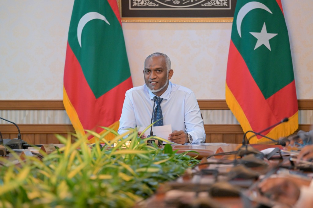 Leynu masverikamah huhdha nudheyn Raees ninmavaifi