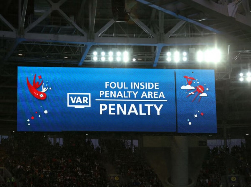 EURO 2024 gai VAR ninmunthah supporter innah thafseelu kohdheynee bodu screen in