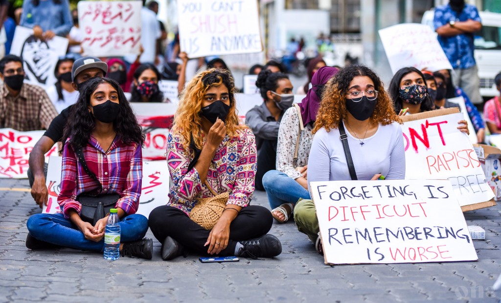 Jinsee goanaa aa dhekolhah kuri muzaaharaage therein 5 meehaku hayyaru kohfi