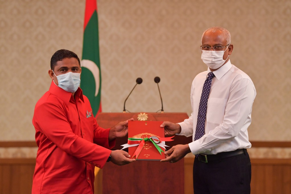 Thaareehu dhiraasaa kurumakee dharivarunge kon'dugai elhifaivaa varah muhinmu gaumee masahkkatheh: Raees