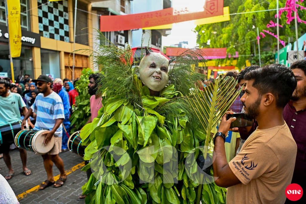 Alha eid fesheynee mi mahu 16 gai