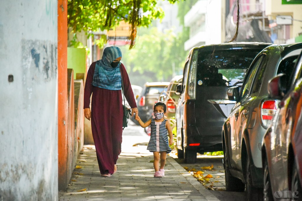 Mujuthamau ufaaveri kureveynee kudakudhinaai anhenunakee enmenge himaayathaai rahkaatherikamugai ulhey bayakah hedhigen: Raees