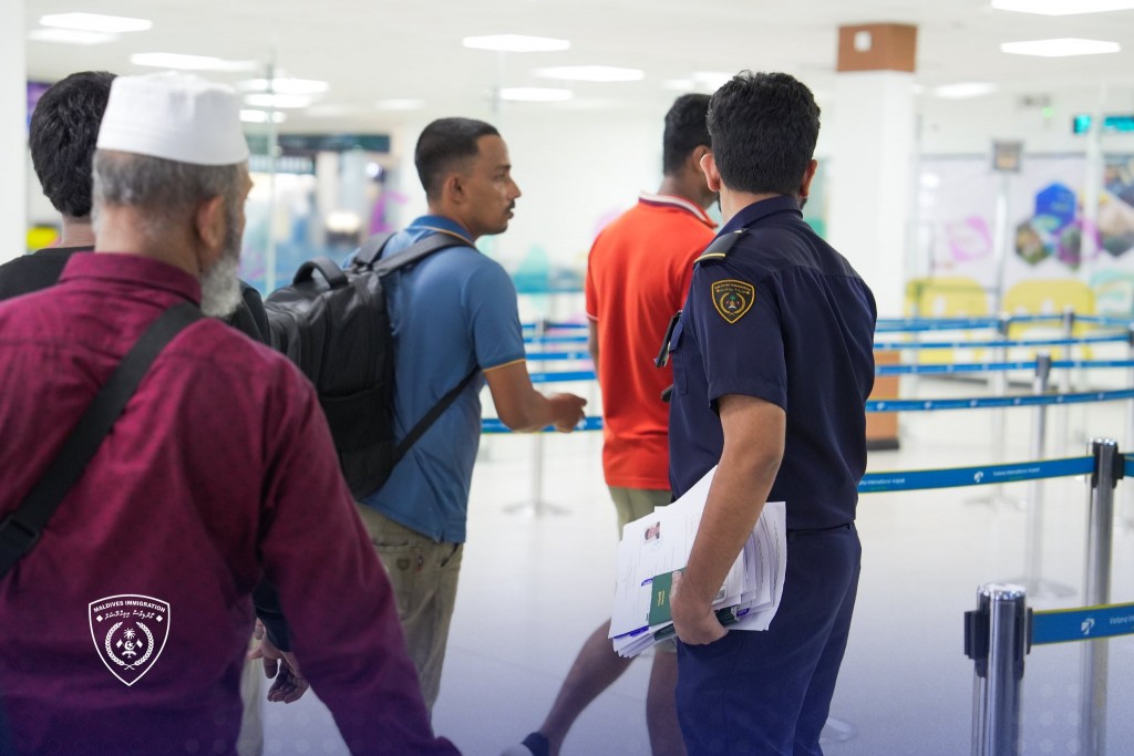 Mi aharuge 45 meehaku vanee olhuvaalaigen Raajje etherevaan masakkai kohfai: Immigration