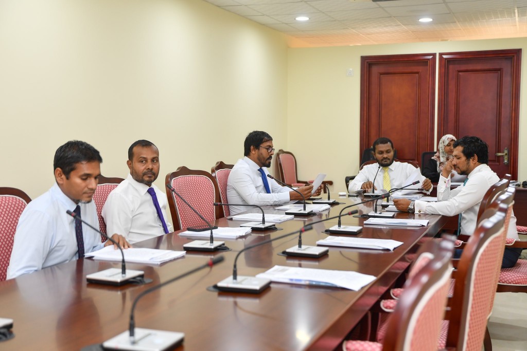 Corruption hingai, football ah  dhin binthah vikkamundhaa kamah bune FAM ge massala committee ah