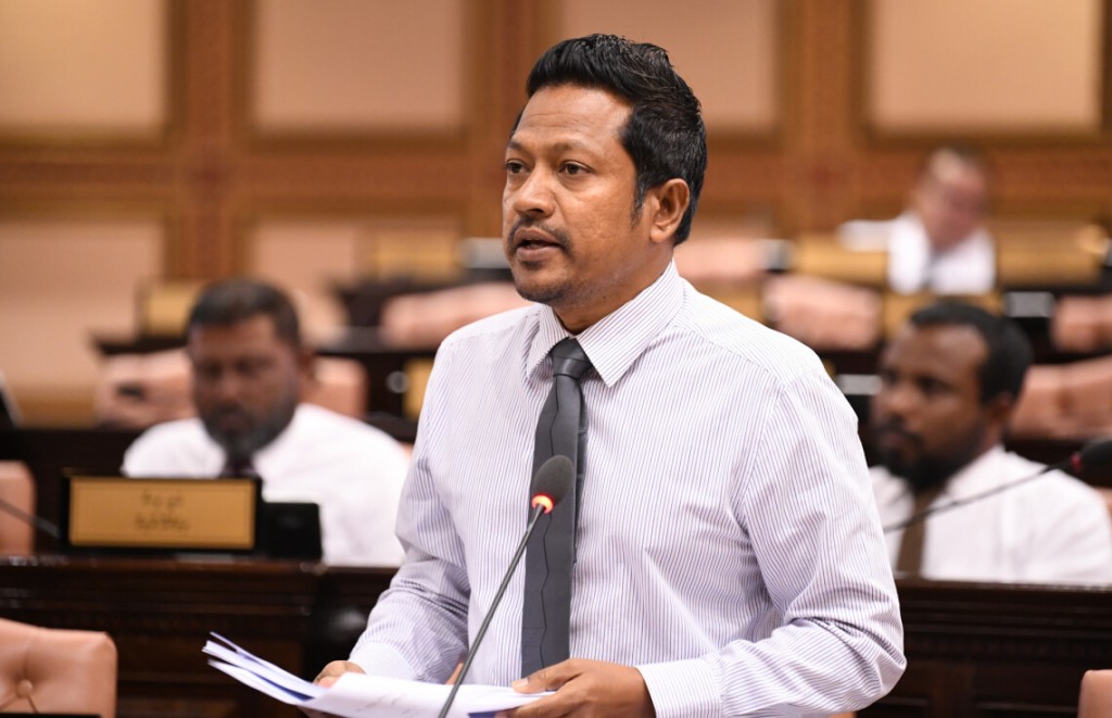 Nizaamee votah fahu rayyithunge hiyaalu ithurah hoadhan nujehey gothah gaanoonu islaahu kuran hushahalhaifi