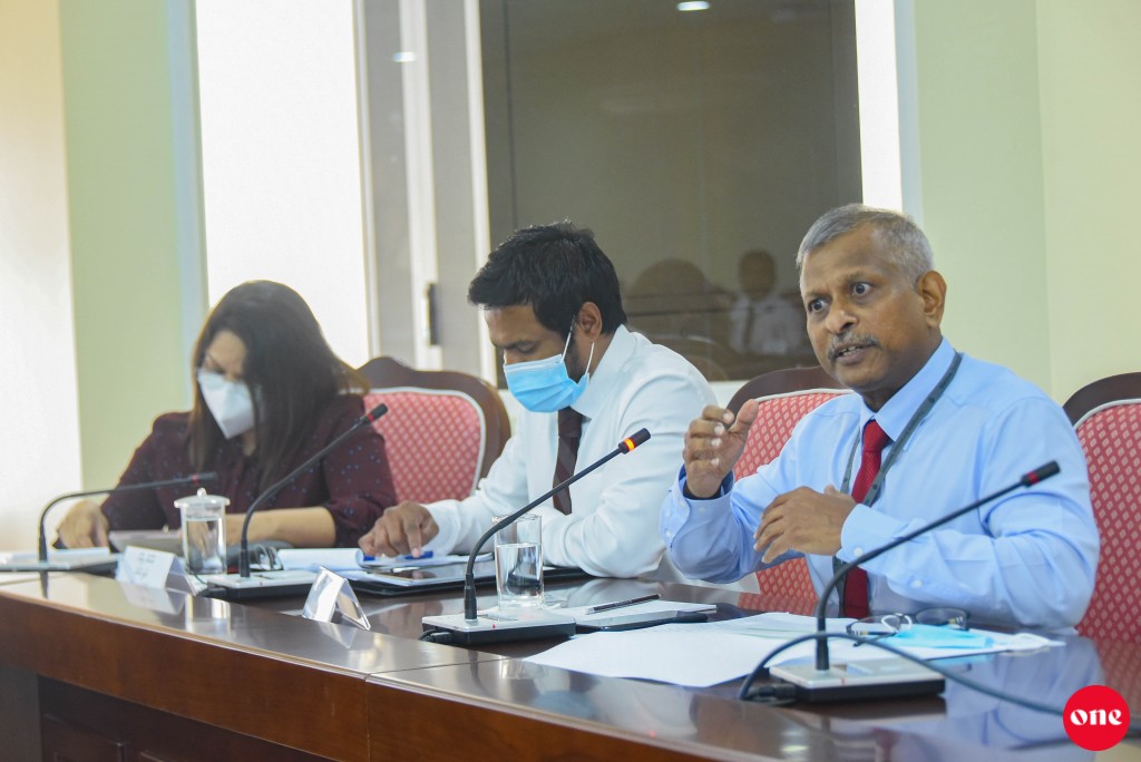 Raajje ah mudhaa import kuran Dollar noon ehen faisaaeh beynun kuran midhanee mashvaraa kuramun: Governor