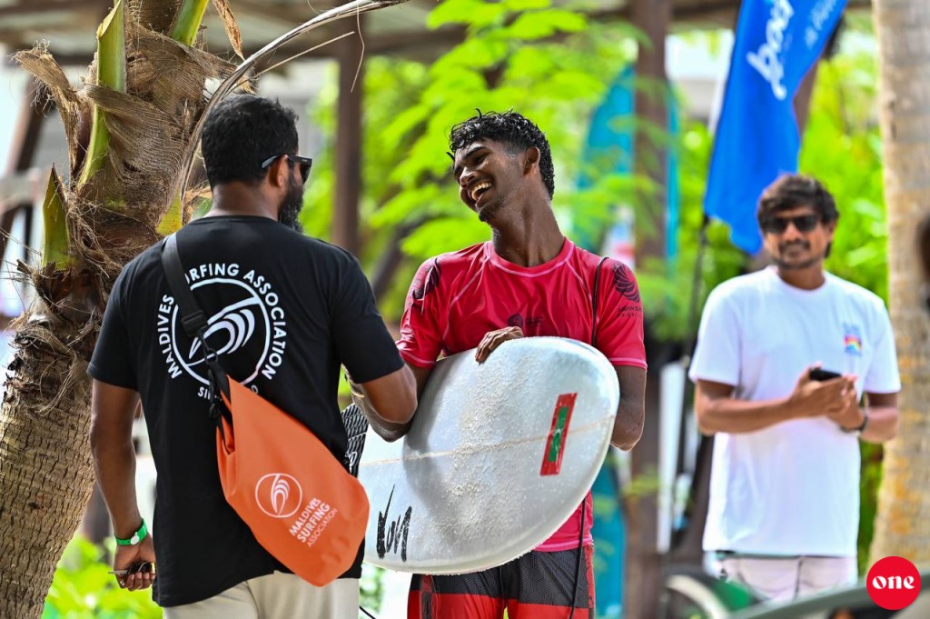 Rajjeyge junior surfer in thafaathu, Kaiputty aai Kayan Zaki adhi Sayyidhu ves quarter ah