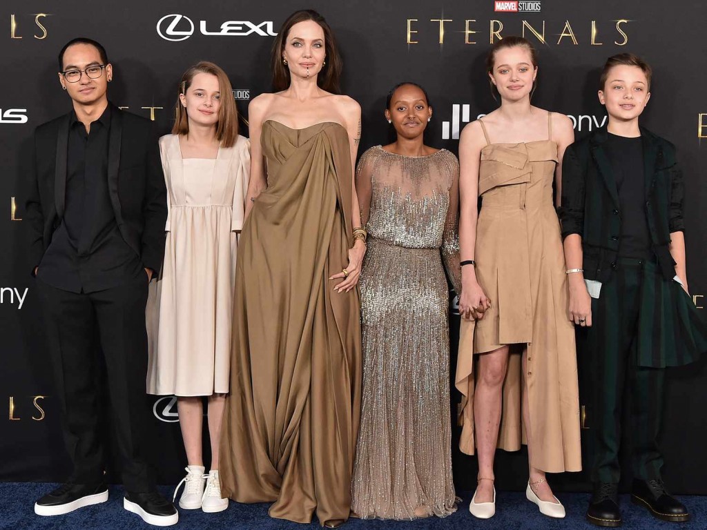 Angelina Jolie ge Vintage Ferrari eh vihkaalumun maalee dhathikamehggai ulheykamuge adu thakeh!