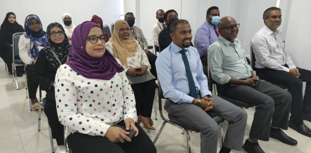 Manadhoo School ge 3 teacher akah Avid college ge scholarship