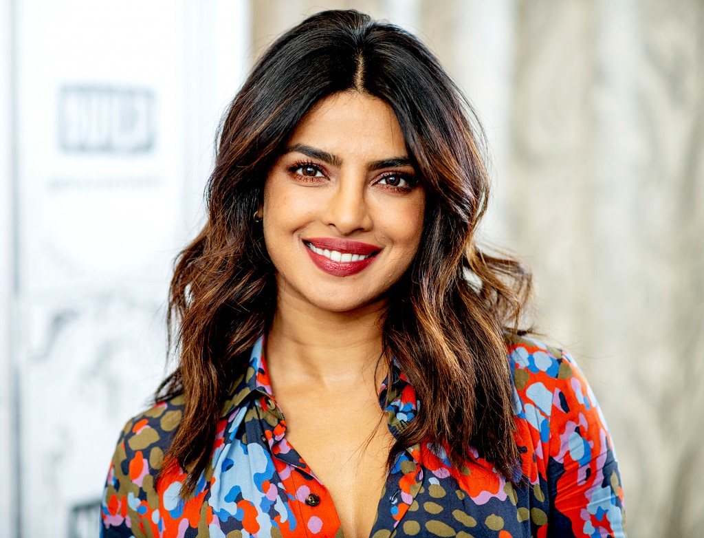 India ah eheevumah Priyanka kuramundhaa massaikathah Hollywood ge samaalukan