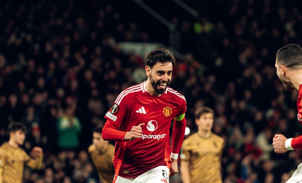 Fernandes ge hattrick aaeku United quarter ah