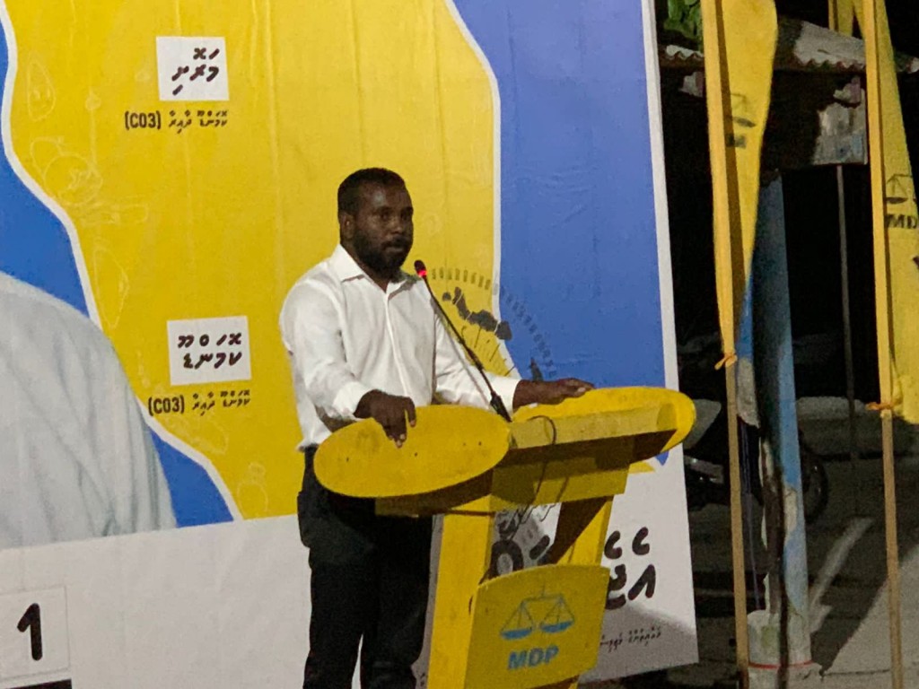 Komandoo dhaairaa tharaggee kohdheyn aadheys kurumun ves Yameen genesdhevvi tharaggee eh neiy: Raashid