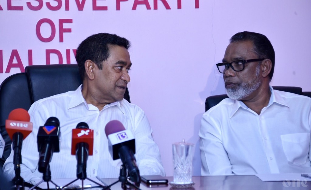 Dhivehin Yameen min kuraanee Mohamed Thakurufaanaa eh fenvarehggai: Adhurey
