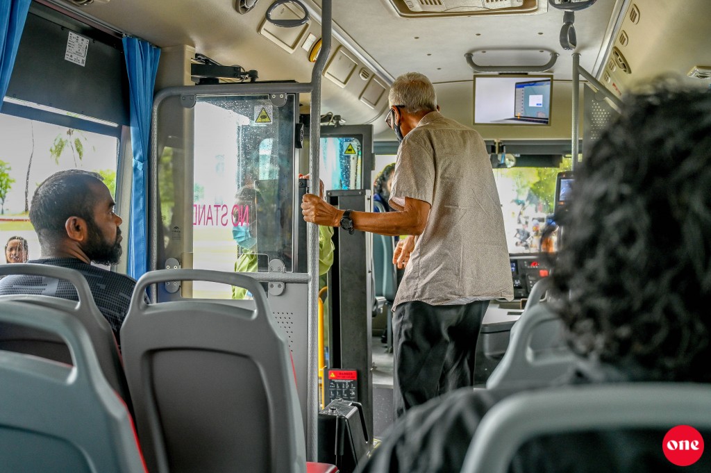 Bus adhi ferry dhathuru thakah Amerian express card in faisaa dhekkey goiy hadhaifi