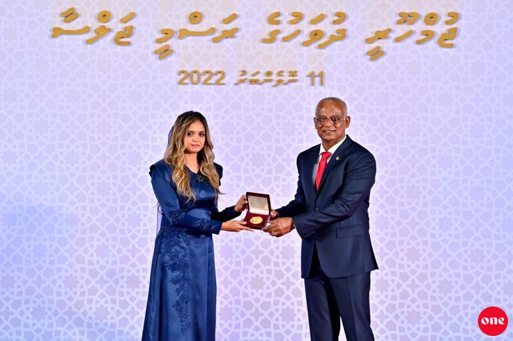 Mathee dharajaige haasa Award aai haafizunnah dhehvvaa haaswsa inaamaai medal dhevaifi