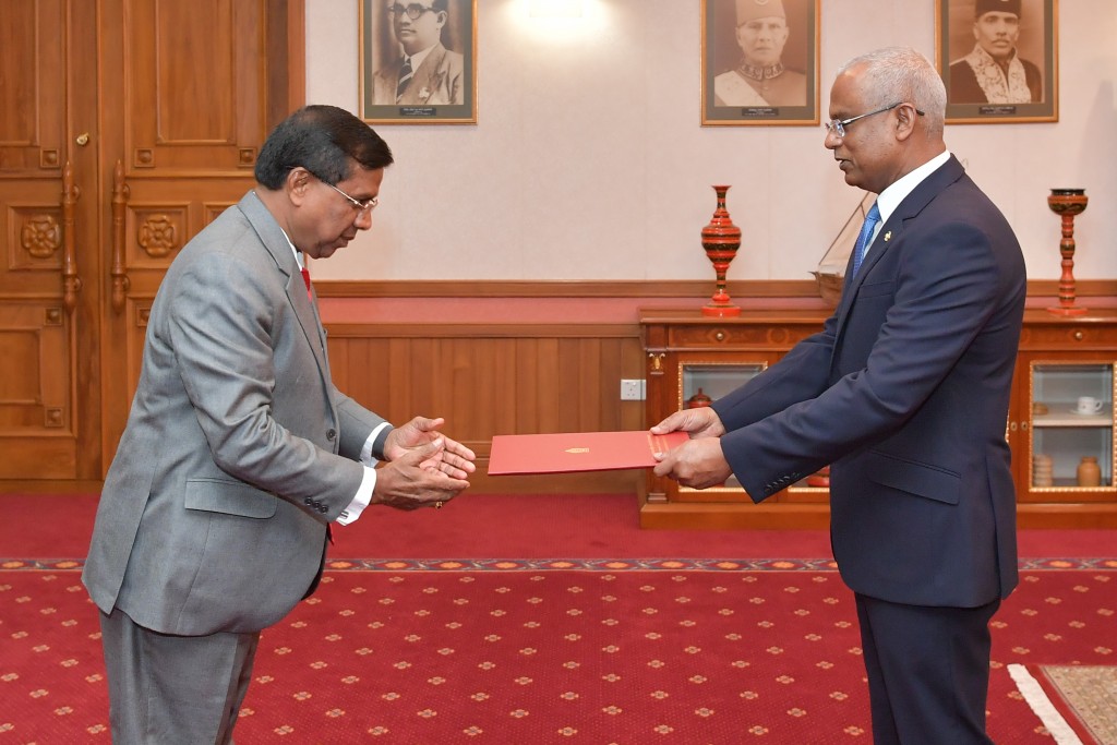New Sri Lankan Ambassador Presents his Credentials to the President