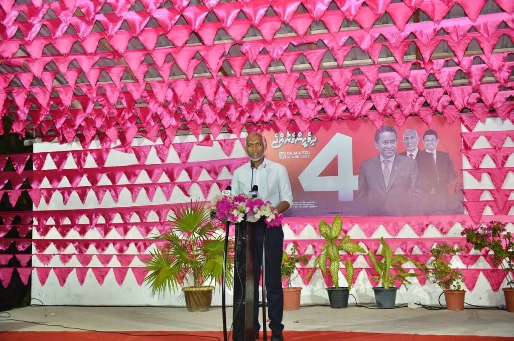 Vaadhaverin ah rahdhu dheyn dhashu dharaja akah vettigen nuvaane: Muizzu