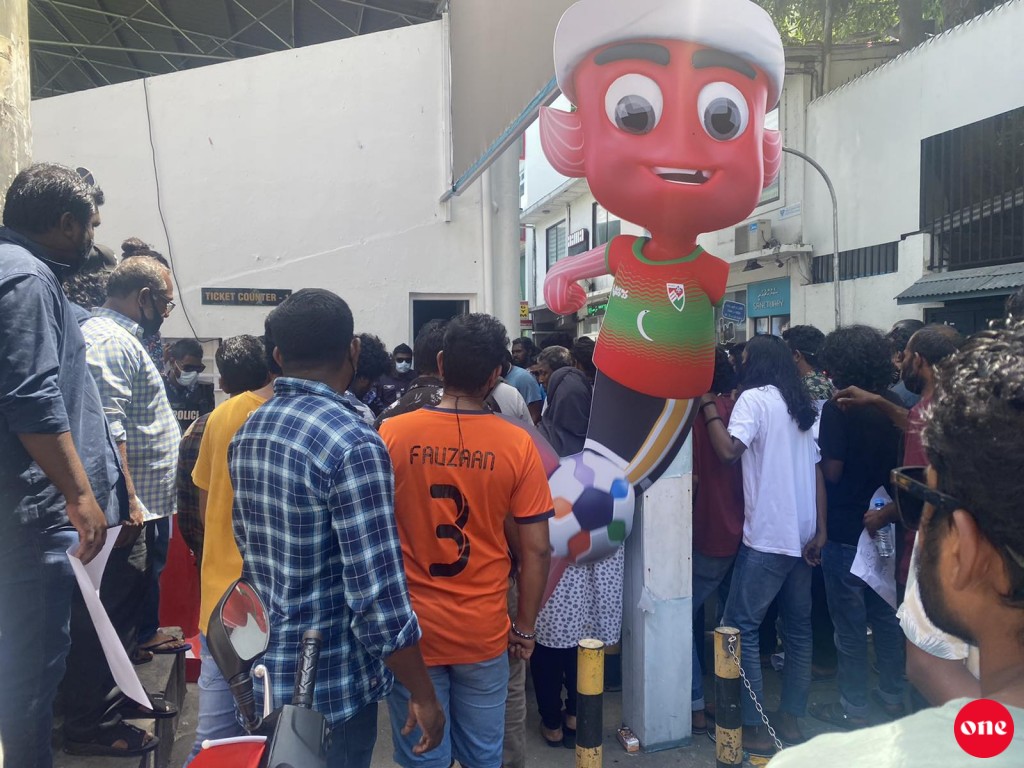 Ticket nulibigen dhivehi supporter inn ihuthijaajugai, Bassam ge isthiufaa ahvves govanee