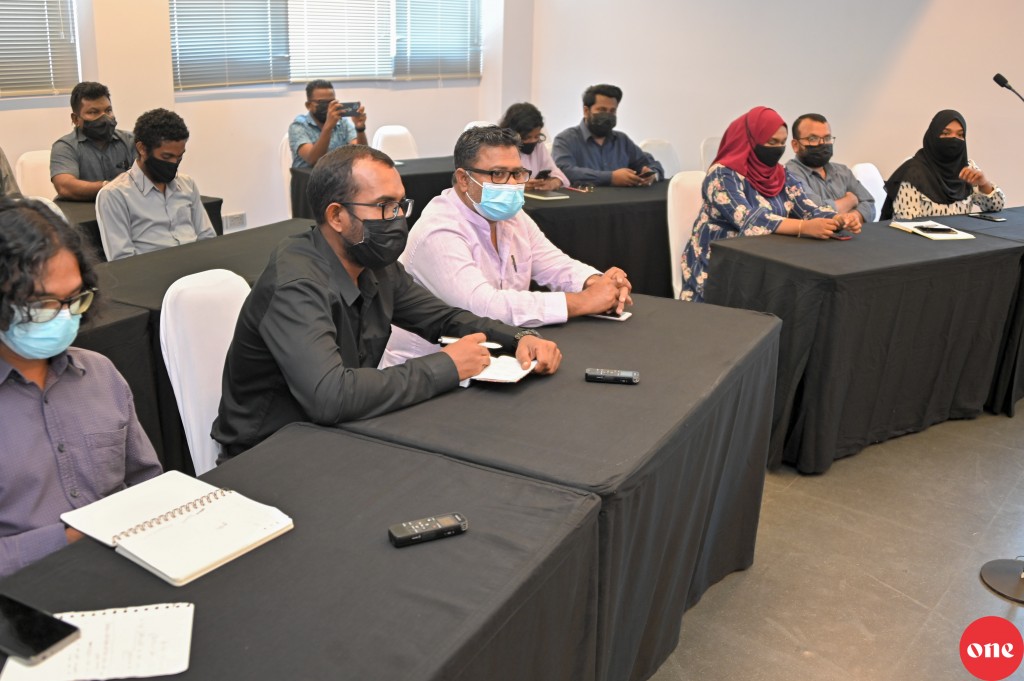Noosveringe asdharuthah haamakurumah majubooru kurevey gothah oiy maahdhaa uvailumah govaalaifi