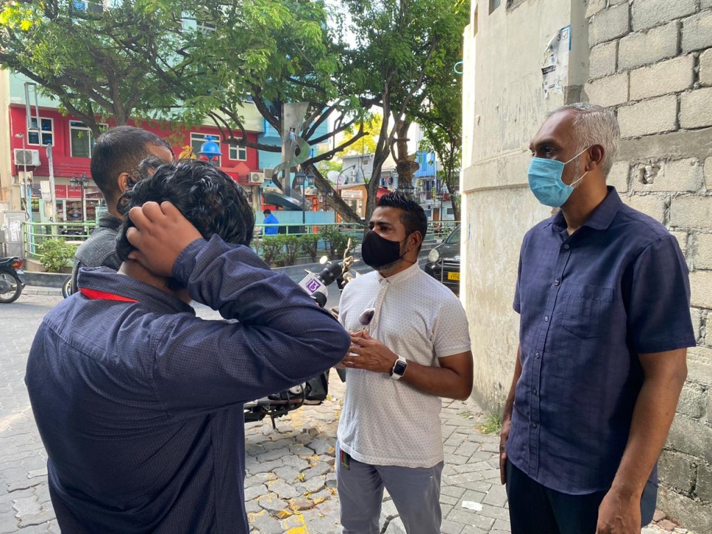Male' rayyithunge kanboduvunthah aduehumah Rukuma aaeku Muizzu dhorundhorah