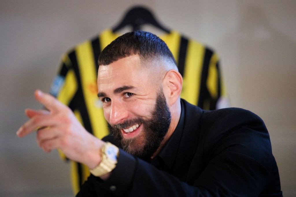 Arabi bass furihamayah dhaskuran beynun, Mecca kairee ulhevumakee libey naseebeh: Benzema