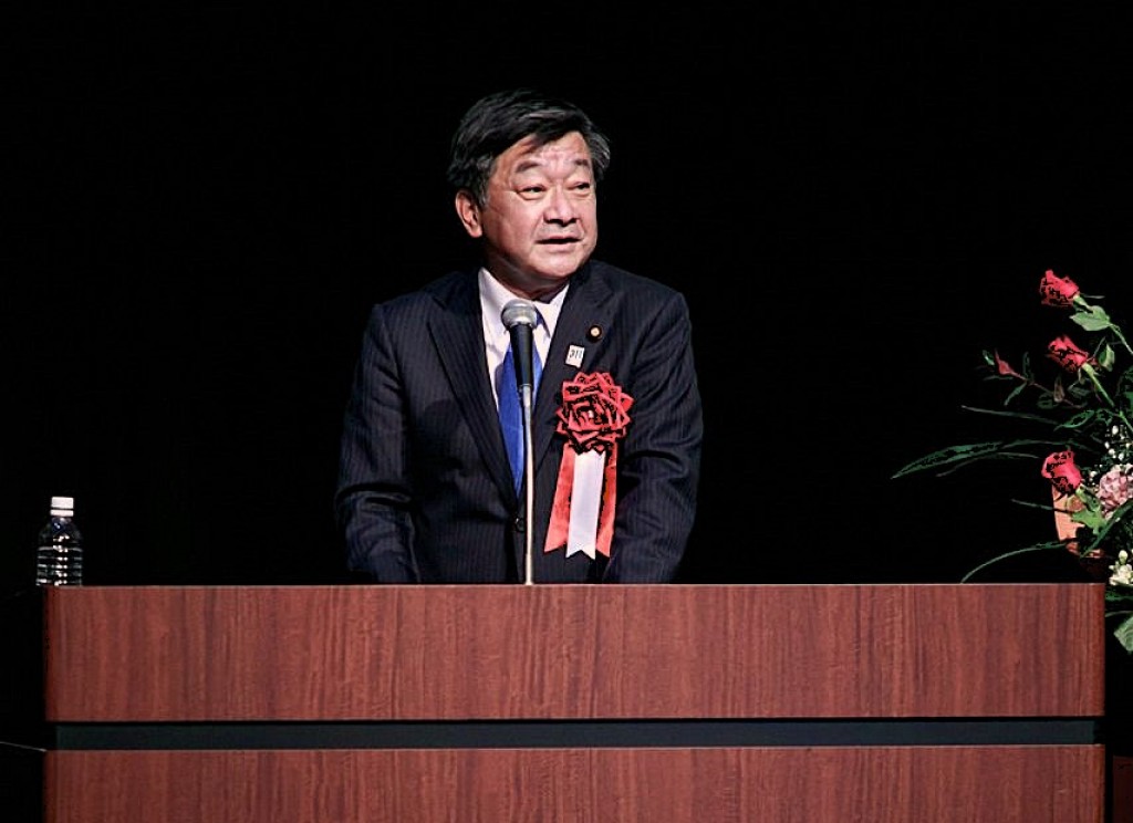 Raajjeygai chuttee heydha kuravvamun gendhevi japan ge majlis memberaku avahaara vejje
