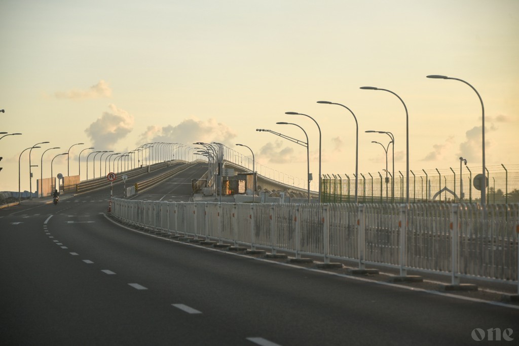 Sinamale bridge ge square meter akah 6,325 dollar haradhukuri, Thilamale bridge ge square meter akah jehenee 3,800 dollar: Raees