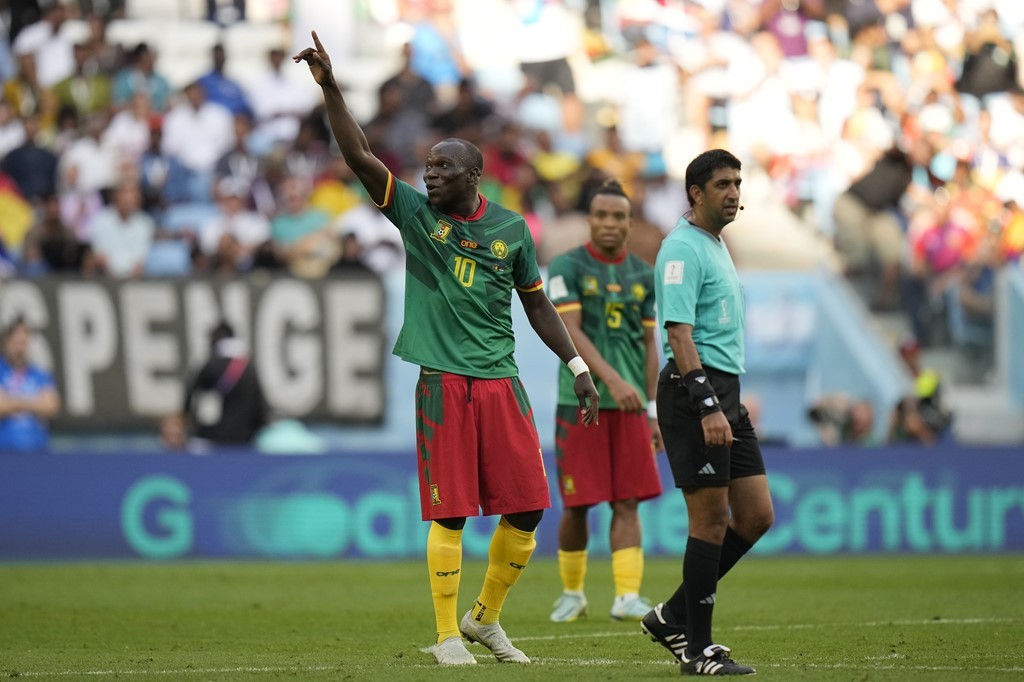 Serbia kairin Cameroon salaamaiyy kohdhinee bench in eri Aboubakar
