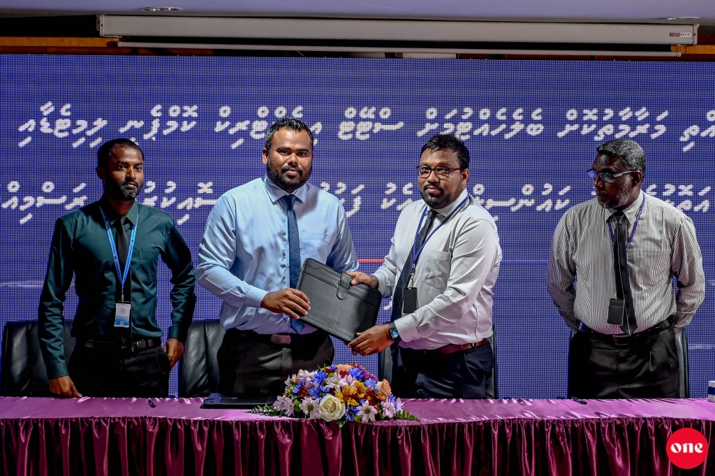 One Photo: 12 rasheh ge magubahthi thah belehettumaa Stelco in havaaluvun