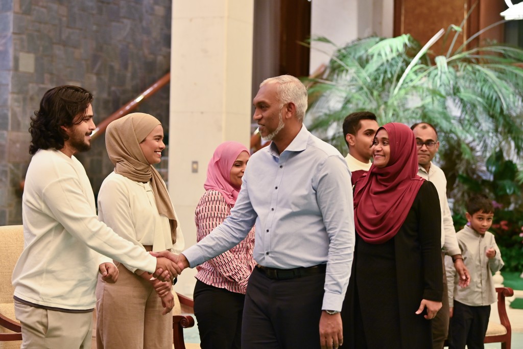 President meets Maldivian community in Beijing